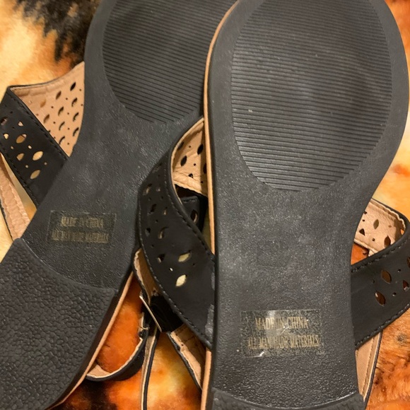 One on One - Women’s Sanders NET, never. $13 - Picture 2 of 4